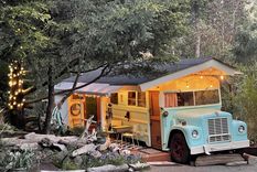 Cada bus tiene su estilo y se encuentra estacionado en sitios mágicos. Foto: Airbnb
