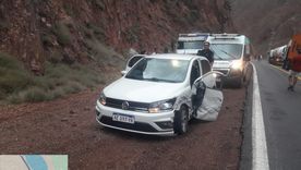 nuevo accidente en la ruta 7: un auto choco con un camion al salir del tunel 9 nuevo accidente en la ruta 7: un auto choco con un camion al salir del tunel 9