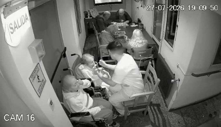 ¿Por qué no te morís?: imputan por maltratar a dos ancianas a un cuidador de un geriátrico