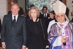 Juan Carlos I y Sofía de Grecia dieron un paso al costado para dejar el trono a su hijo Felipe y la actual reina Letizia. Foto: Wikipedia - wikipedia.com