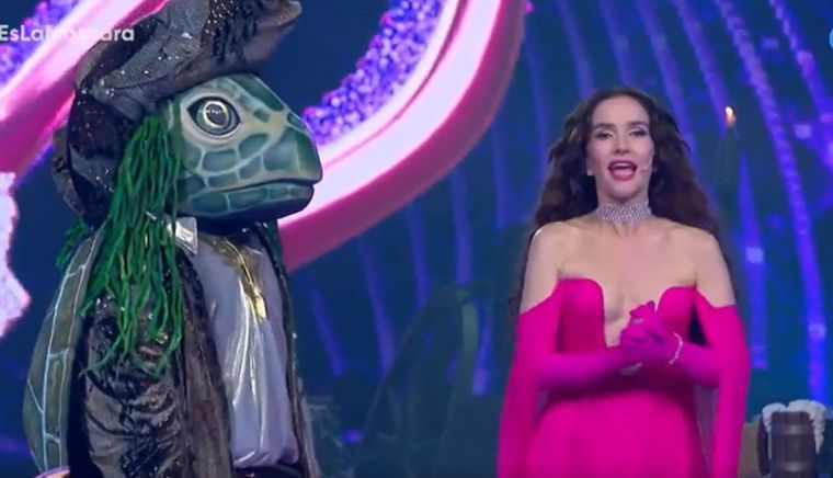 Debutó el programa Quién es la máscara ya tiene a su primer famoso eliminado.