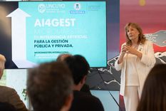 La rectora Esther Sanchez destacó el valor histórico del lanzamiento de esta micromaestría en IA. La rectora Esther Sanchez destacó el valor histórico del lanzamiento de esta micromaestría en IA.