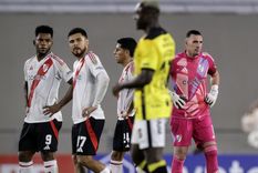 Se dio un peculiar cruce entre Enzo Pérez y Borja durante el duelo de River con Barcelona. Foto: Fotobaires Se dio un peculiar cruce entre Enzo Pérez y Borja durante el duelo de River con Barcelona. Foto: Fotobaires