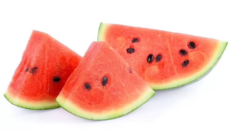 La sandía que consumimos hoy en día es muy diferente a la que revelan las semillas de 6.000 años halladas en Libia. Foto: GETTY IMAGES