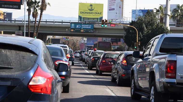 El ingreso a la Ciudad de Mendoza es cada vez más caótico Foto: ALF PONCE MERCADO / MDZ