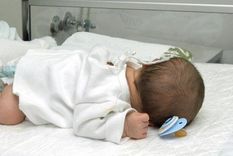 La beba fue hallada en el baño con hipotermia y otras complicaciones