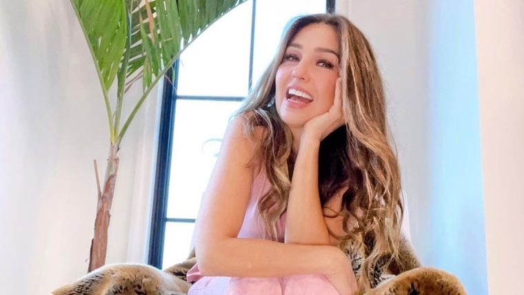 Foto: https://elintranews.com/celebrities/2022/01/02/imperdible-el-nuevo-tema-de-thalia-que-todos-necesitan-para-comenzar-bien-el-2022/