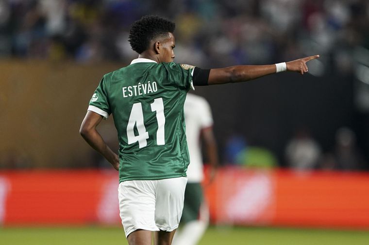 Estevao Willian, el crack brasileño por el que el Chelsea pagó una verdadera millonada.
