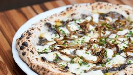 La pizza con cubierta de hongos es deliciosa y fácil de hacer. Foto: Instagram @tana.restaurant