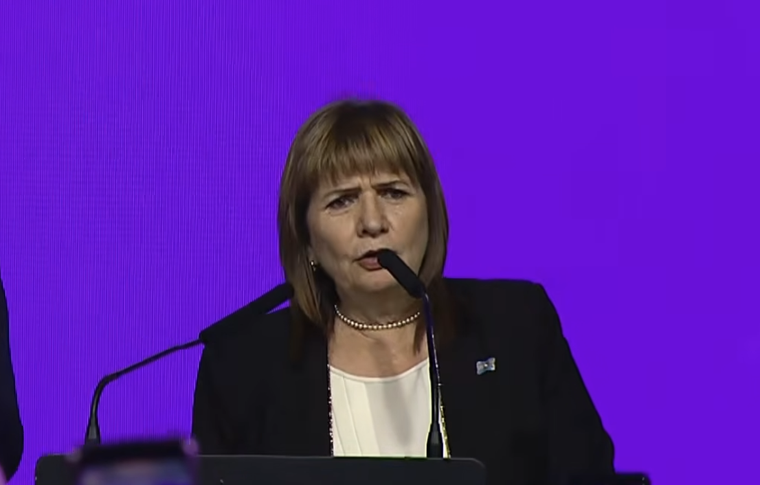 Patricia Bullrich cuestionó a las diputadas que la interpelaron sobre la cifra de femicidios.