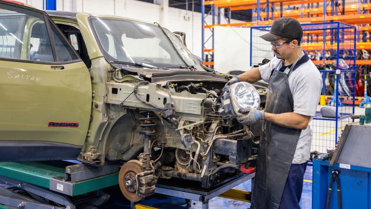 Así funcionará el centro de desarme y reutilización de autos de Stellantis