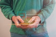 No se trata solo de revisar ortografía, sino de evaluar concordancia, coherencia sintáctica y fluidez general del texto.