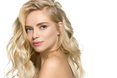 El pelo rubio necesita de cierto cuidado luego de realizarse un teñido. Foto: Shutterstock.