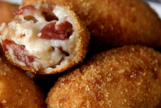 Delicias 100% caseras: croquetas de patata y bacon Foto: Uber Eats