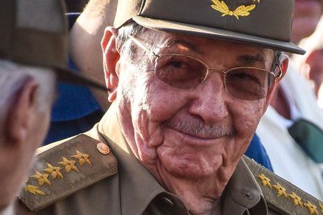 Expertos señalan al expresidente Raúl Castro y su entorno como los dueños y operadores del multimillonario holding Gaesa. Expertos señalan al expresidente Raúl Castro y su entorno como los dueños y operadores del multimillonario holding Gaesa.