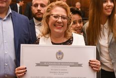 ocurrente: senadora conmemora el 25 de noviembre como dia de la contradiccion