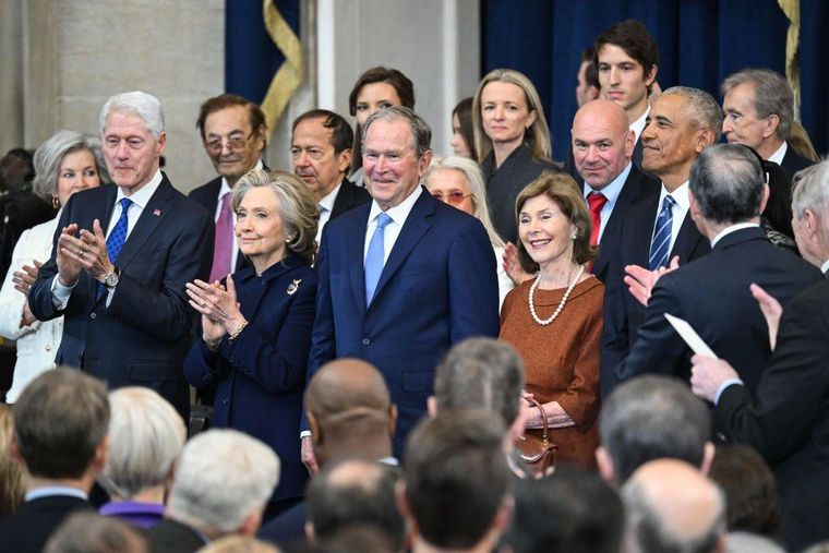 Tres expresidentes y sus parejas, excepto Michelle Obama, asistieron a la investidura de Donald Trump en enero.