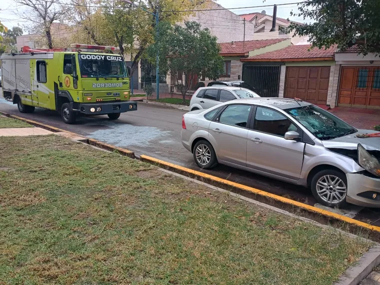 Un choque en Godoy Cruz provocó una fuga de GNC.