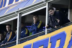 Riquelme observó el clásico contra Racing con algunos cambios de acompañantes en su palco.