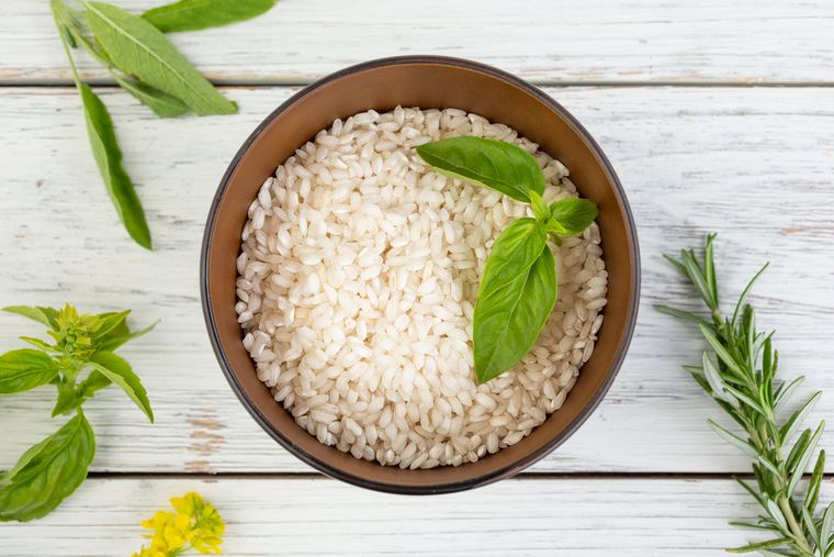 Para qué sirve colocar arroz con romero en un frasco dentro de la casa y por qué todos lo recomiendan.