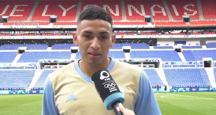 El mediocampista fue consultado sobre su futuro. Foto: Captura