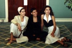 las hijas del rey de arabia dicen ser prisioneras de su padre