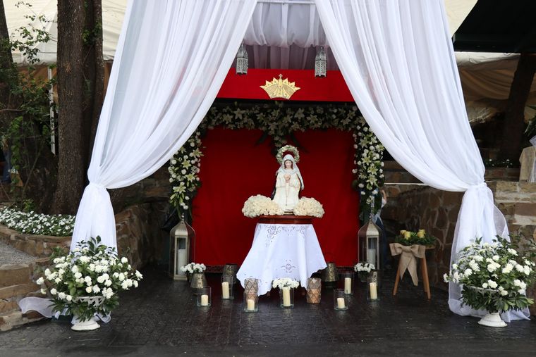 Las apariciones Marianas de esta advocación no solo cuentan con fieles argentinos, sino  de todo el mundo.