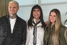 Moria Casán junto a Eugenia Suárez y Mauro Icardi tras la charla.&nbsp;