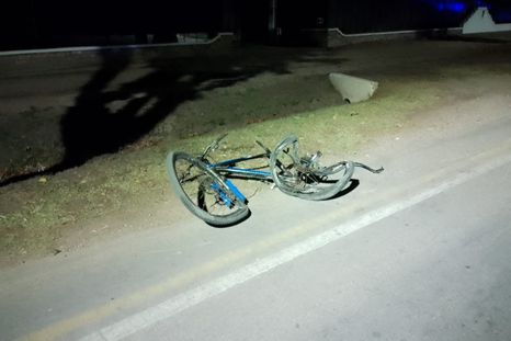 El ciclista murió en el lugar tras el brutal impacto con la camioneta. Foto: Ministerio de Seguridad
