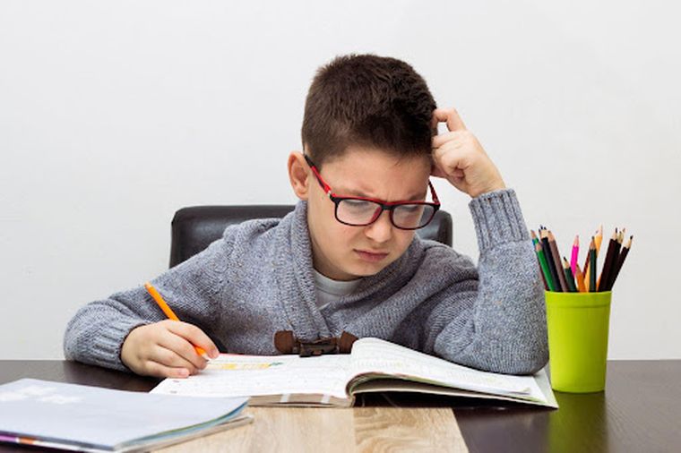 Hay niños que aprenden a leer y hay otros que aprenden a sobrevivir el momento de leer. Hay niños que aprenden a leer y hay otros que aprenden a sobrevivir el momento de leer.