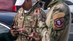 En un informe citado por el Financial Times, fuentes de inteligencia describen reclutamiento de europeos vulnerables para acciones violentas. En un informe citado por el Financial Times, fuentes de inteligencia describen reclutamiento de europeos vulnerables para acciones violentas.