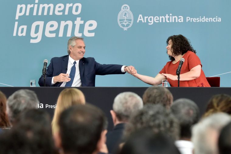 Alberto Fernández y Carla Vizzotti durante la presentación del plan de inversión en salud. Foto: Ministerio de Salud