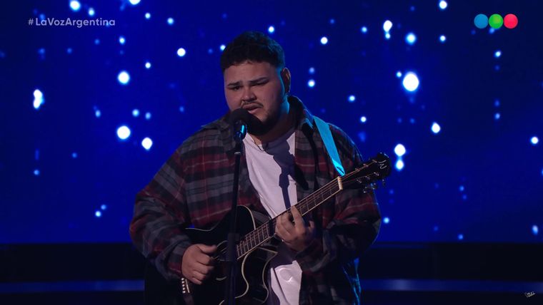 El joven interpretó un tema de Luis Miguel y Luck Ra lo eligió para su equipo. El joven interpretó un tema de Luis Miguel y Luck Ra lo eligió para su equipo.