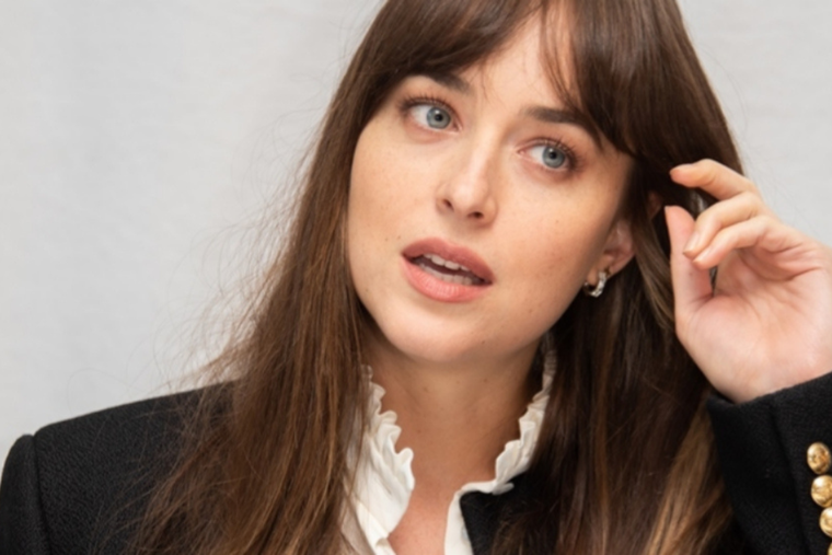 DAKOTA JOHNSON ACABA DE ESTRENAR SU NUEVA PELÍCULA. LA ACTRIZ INTERPRETA A UNA MUJER QUE SUFRE DEPRESIÓN.