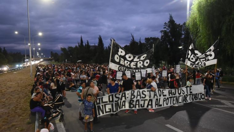 Los cortes se desarrollan en cuatro puntos de Mendoza. Foto: MAXIMILIANO RÍOS / MDZ