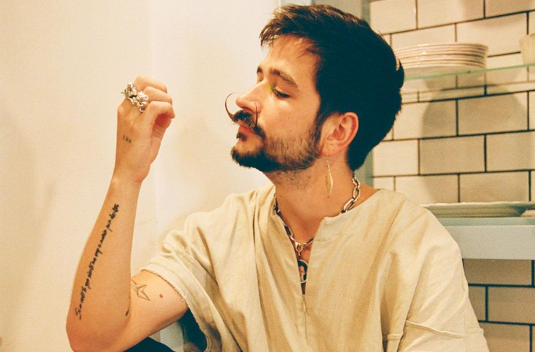 Camilo tiene un look interesante y único.