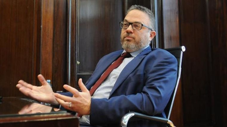 Kulfas sostuvo que las medidas de doble indemnización y de prohibición de despidos aumentaron el empleo en el sector industrial