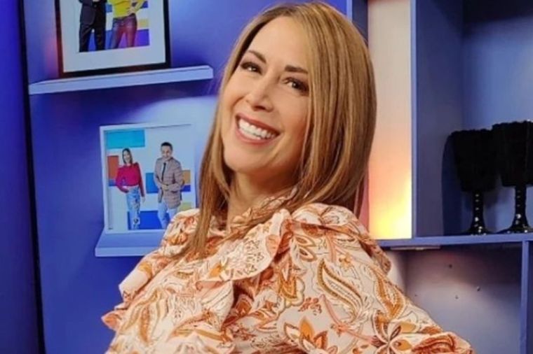Foto: https://netnoticias.mx/espectaculos/conductora-martha-guzman-sube-foto-sin-cabello-muestra-efectos-del-cancer/