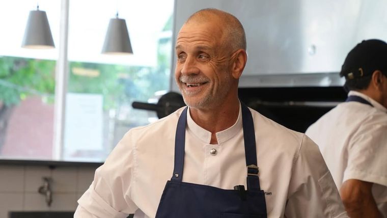 El chef se encuentra internado. El chef se encuentra internado.