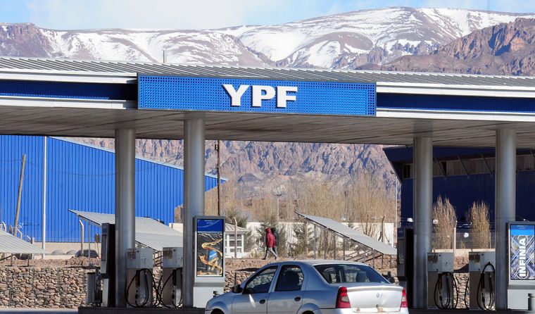 Desde la Municipalidad de Las Heras detallaron qué irregularidades motivaron la clausura de la YPF y qué debe presentar para reabrir.
