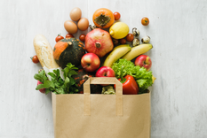 Alimentación saludable, rica en vegetales y frutas y reducir el consumo de sal. Foto: Shutterstock Alimentación saludable, rica en vegetales y frutas y reducir el consumo de sal. Foto: Shutterstock