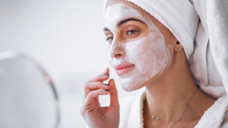 Luce una piel de porcelana utilizando una mascarilla de yogur