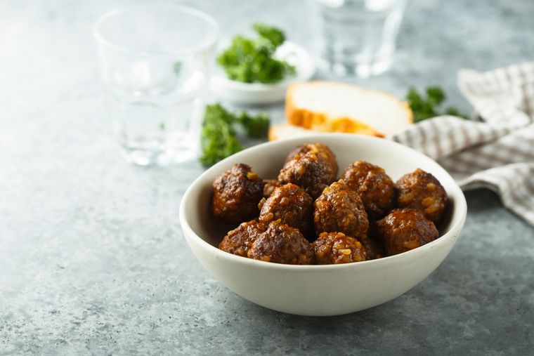 La receta de albóndigas de carne es ideal para congelar: se pueden preparar en cantidad y guardar para futuras comidas. La receta de albóndigas de carne es ideal para congelar: se pueden preparar en cantidad y guardar para futuras comidas.