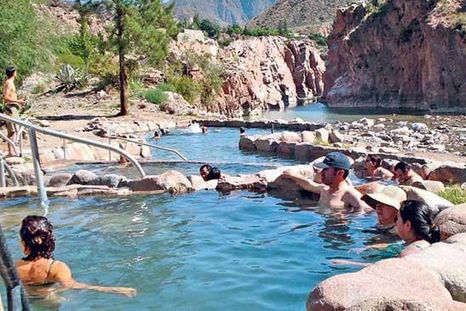 Las Termas de Río Hondo son uno de los destinos más elegidos por jubilados para descansar y disfrutar de sus aguas termales. Foto: Archivo Las Termas de Río Hondo son uno de los destinos más elegidos por jubilados para descansar y disfrutar de sus aguas termales. Foto: Archivo