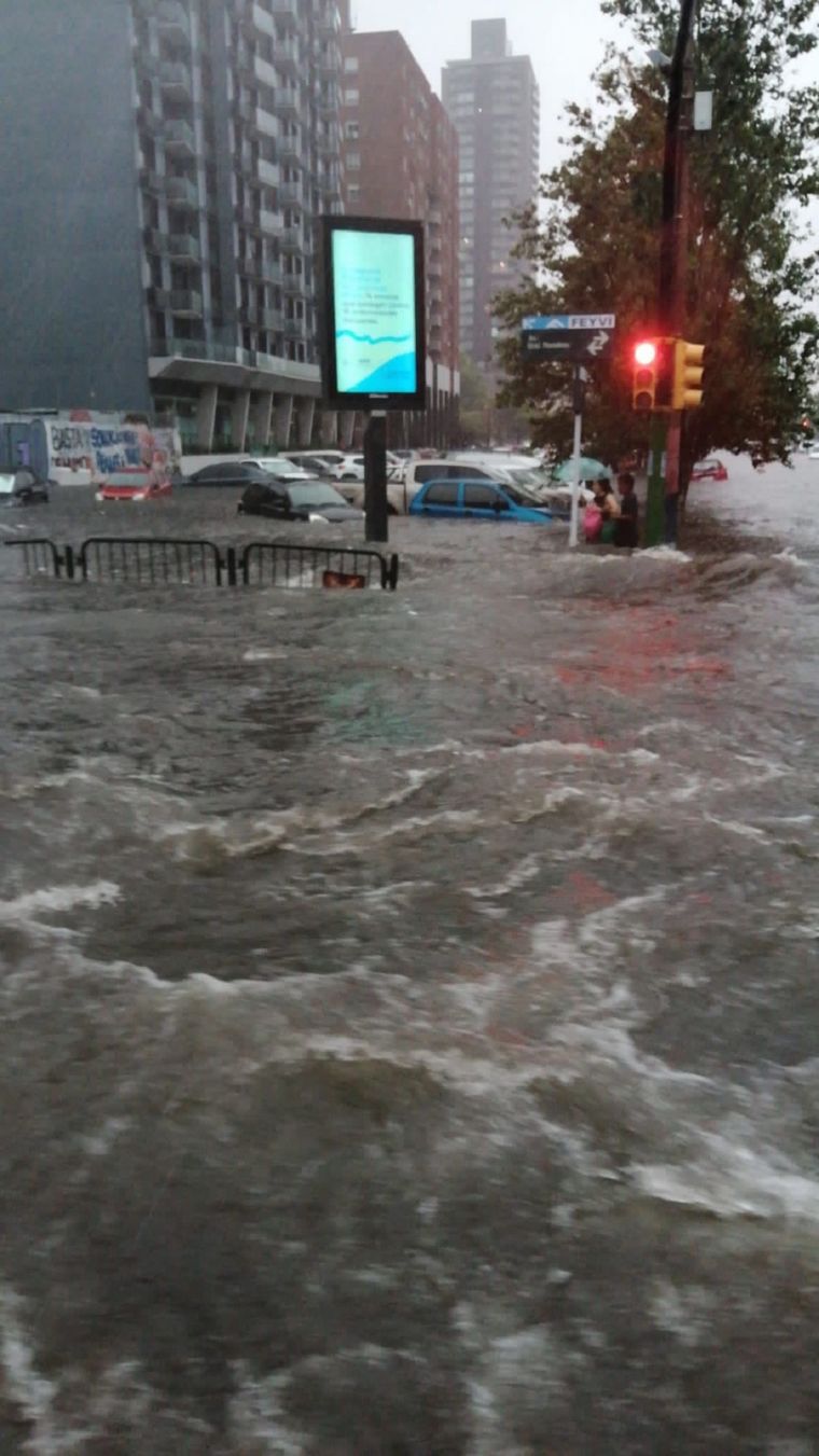 Las inundaciones generaron caos en Montevideo