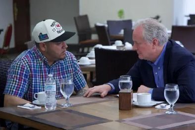 MDZol | Un senador estadounidense se reunió con el salvadoreño pese a las negativas previas del gobierno del presidente Nayib Bukele a darle acceso al detenido. Foto: BBC