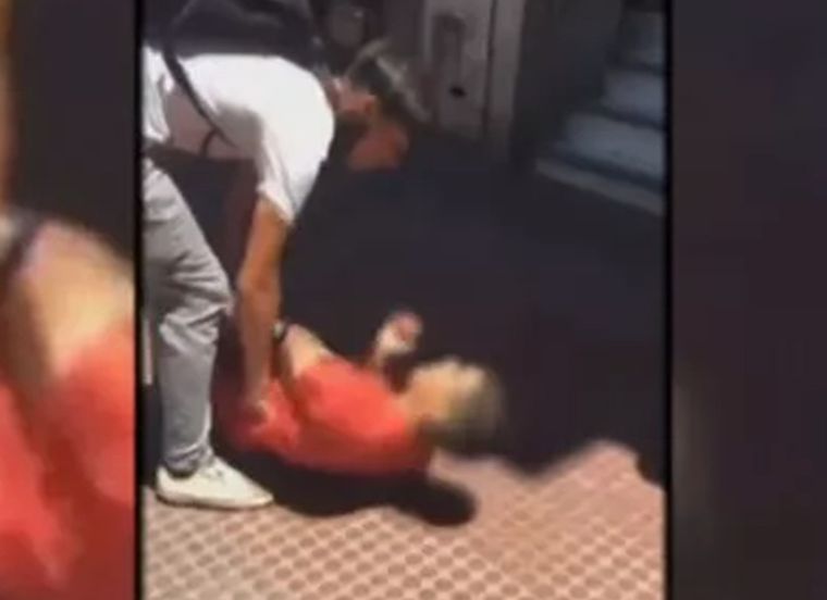 Uno de los jóvenes debió ser hospitalizado