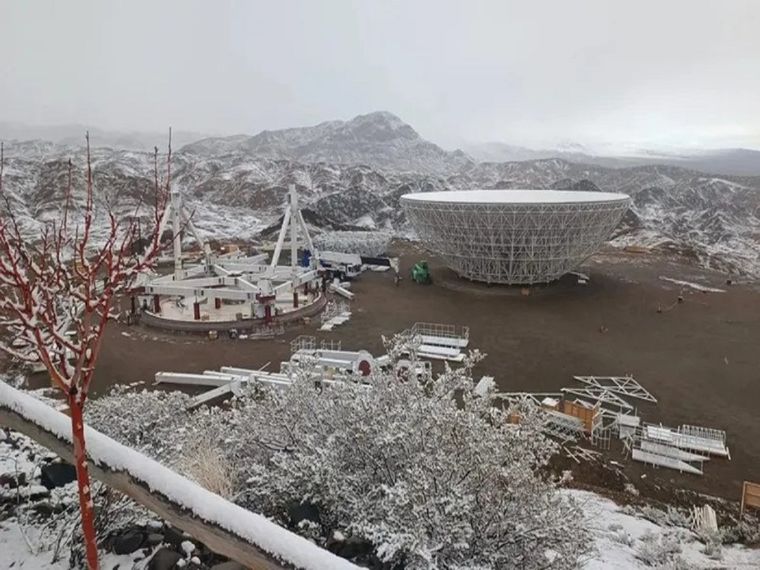 La antena que está instalando China en San Juan La antena que está instalando China en San Juan