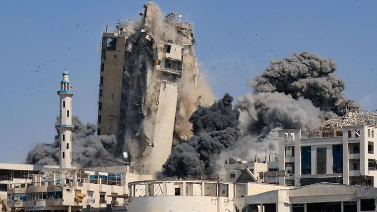 El ejército israelí continúa su ofensiva en Gaza a pesar de la condena internacional. Esta semana, una comisión investigadora de la ONU concluyó que Israel está cometiendo un genocidio en la Franja.