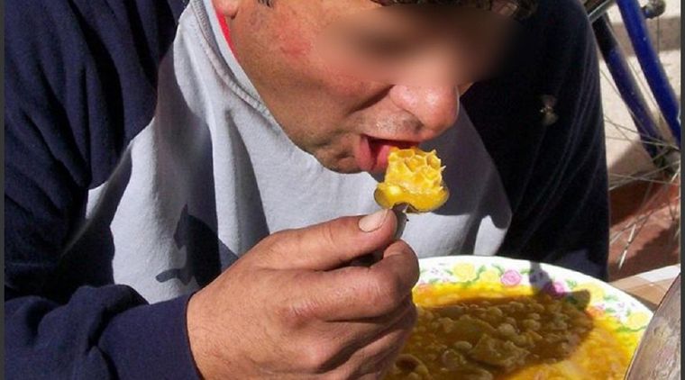 El hombre se dio un festín todo el día y murió haciendo el amor con su mujer